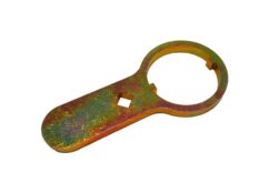 Una llave para desenroscar las tuercas del eje trasero de Mercedes Sprinter W901 y W905