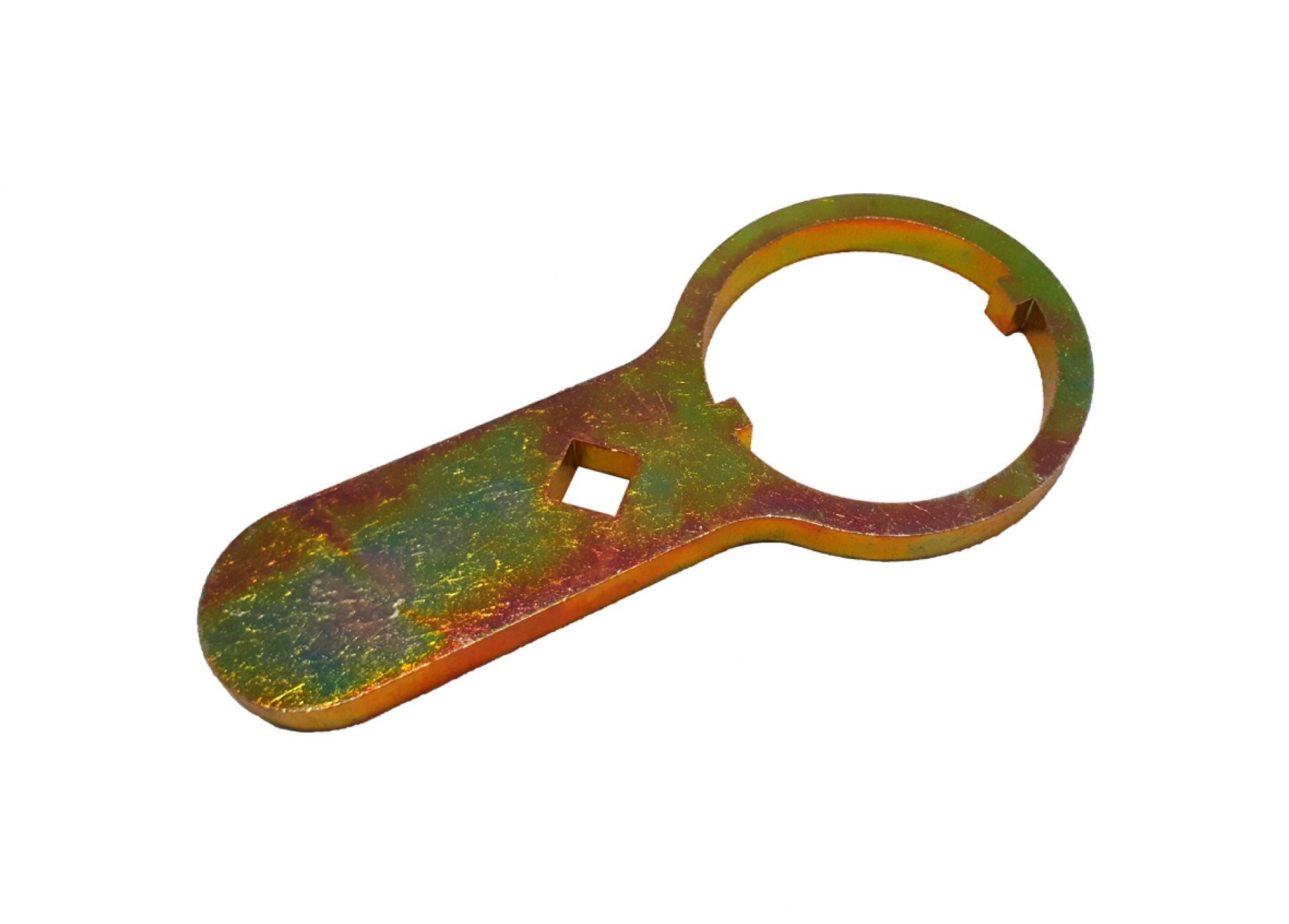 Una llave para desenroscar las tuercas del eje trasero de Mercedes Sprinter W901 y W905