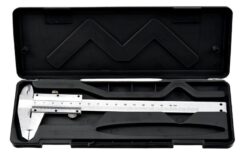Calibre analógico metálico 0-150mm caja 0.05