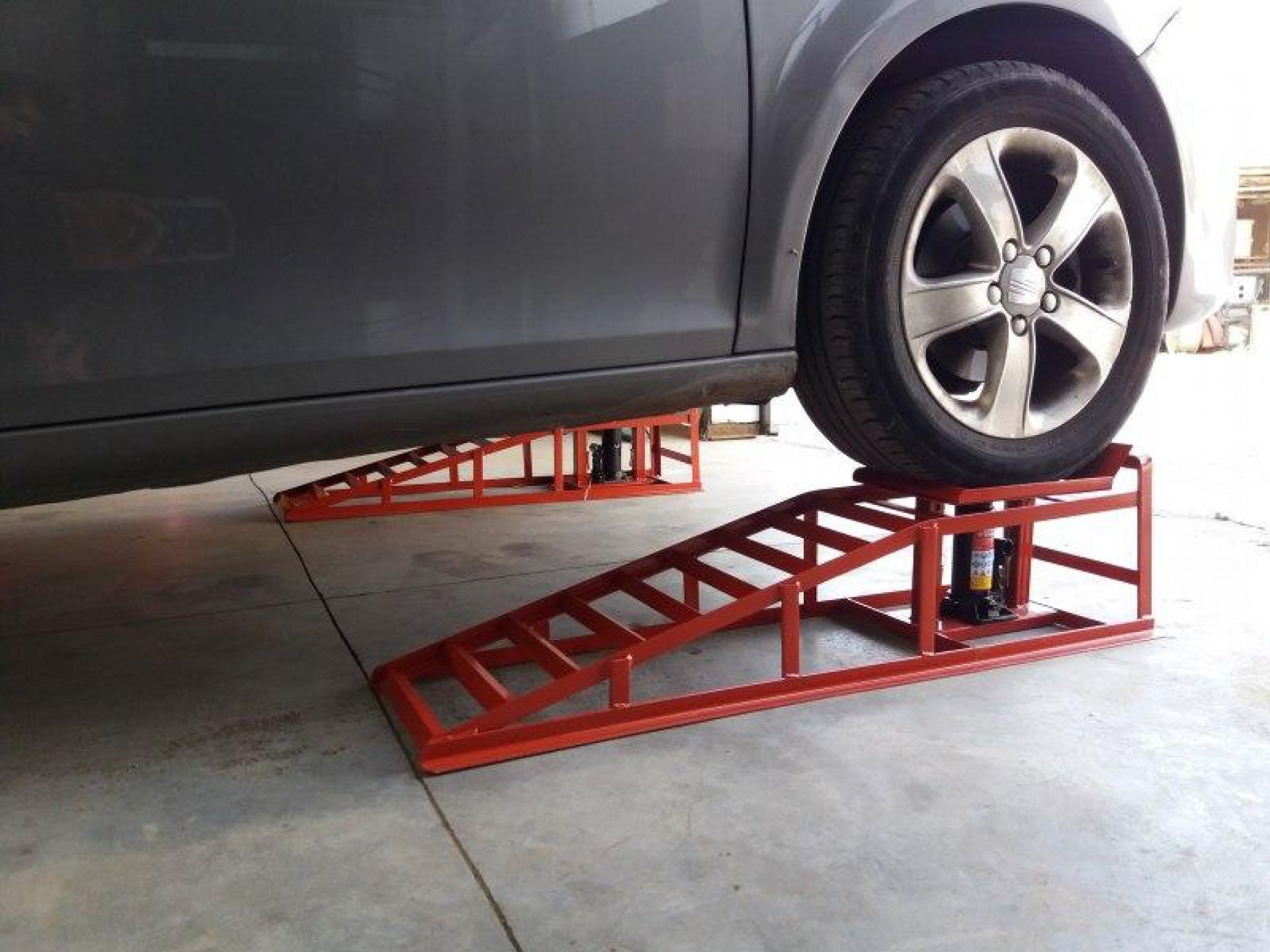RAMPA DE ENTRADA CON ELEVADOR HIDRÁULICO 1 ud. - Imagen 3