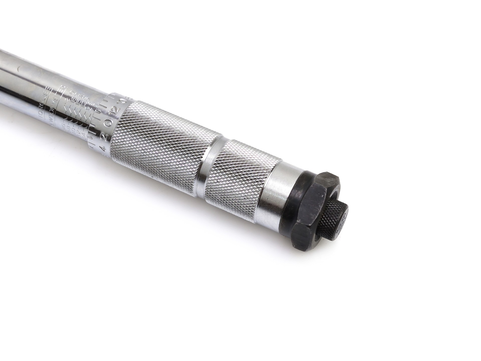 LLAVE dinamométrica 28-210Nm 1/2′ + vasos y alargador