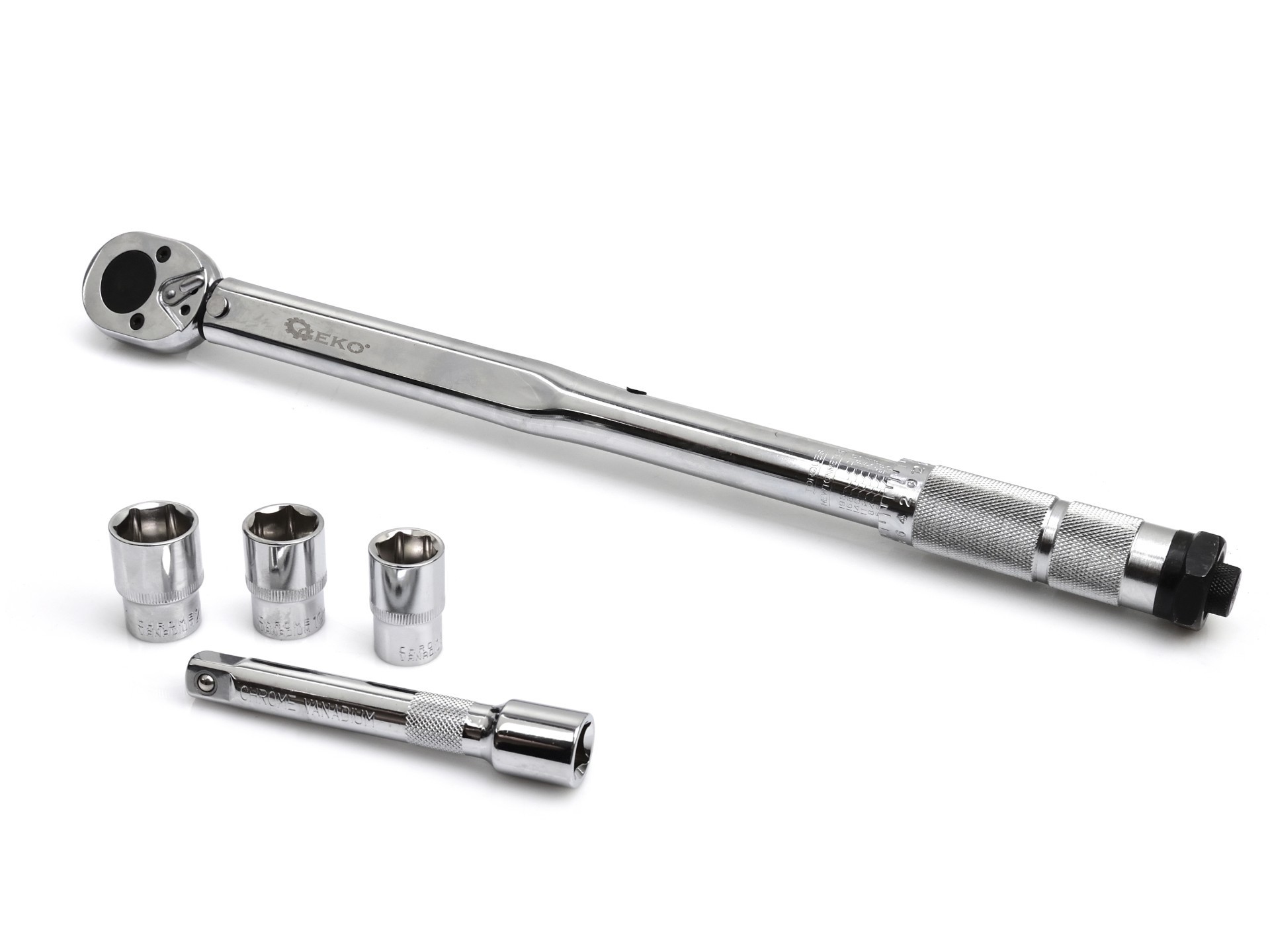 LLAVE dinamométrica 28-210Nm 1/2′ + vasos y alargador