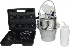 Set para cambiar y purgar el líquido de frenos.